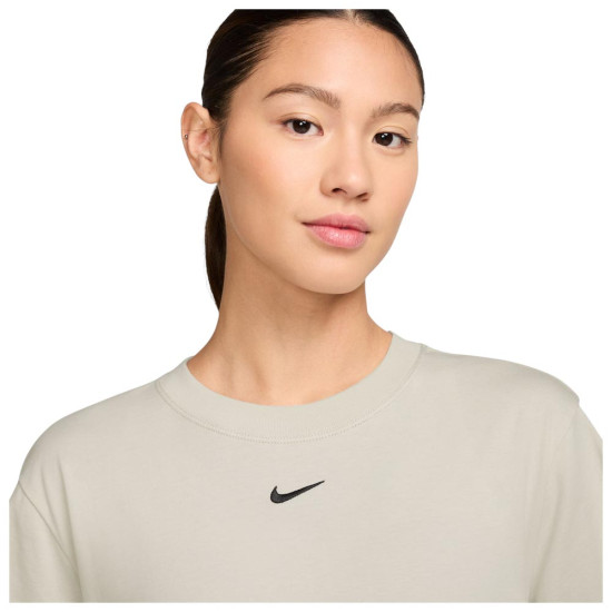Nike Γυναικεία κοντομάνικη μπλούζα Sportswear Essential Nike Γυναικεία κοντομάνικη μπλούζα Sportswear Essential